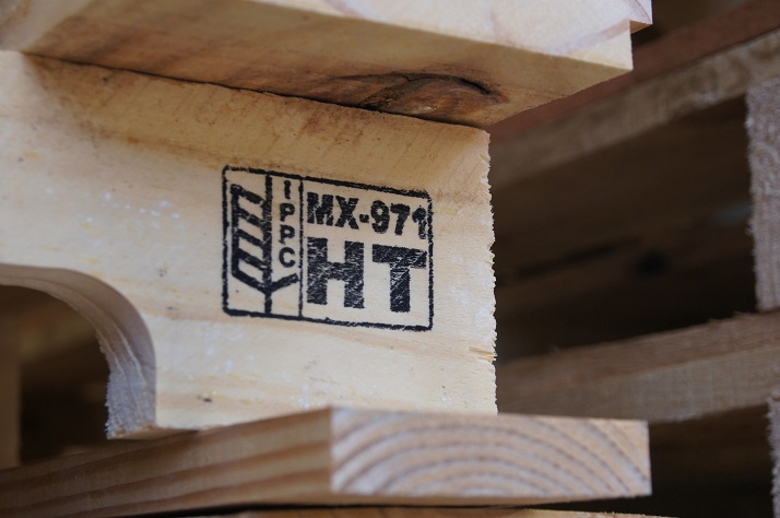 Título: Pallets reciclados: la estrategia sostenible para tu empresa: Los mejores pallets reciclados, solo en PROMMONT Pallets reciclados: la estrategia sostenible para tu empresa: Sello puesto en pallet reciclado porque cumplió la NIMF-15