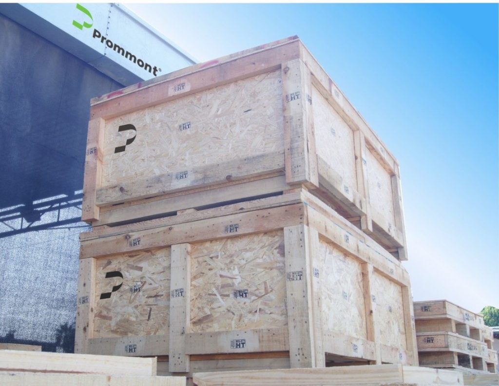 Ejemplo de uno de los tipos de embalaje. Vista general de una caja hecha de madera que se puede hacer como uno de los tipos de embalaje.
