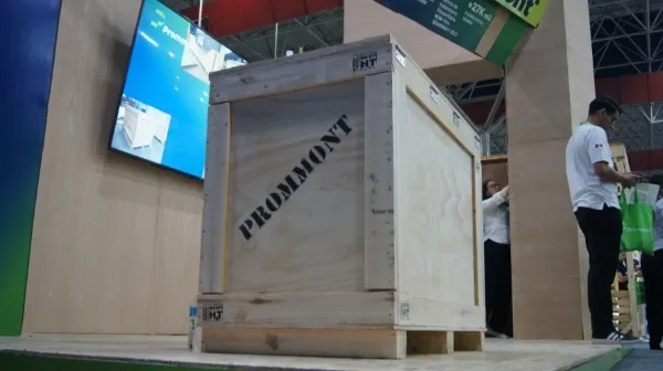 Imagen visual de una caja con nombre de la marca donde muestra las claves para proteger mercancías frágiles durante transporte privado.