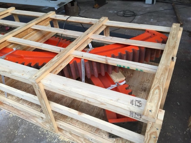 Pieza mecánica autoparte con embalaje de madera Autopartes protegidas con embalaje de madera